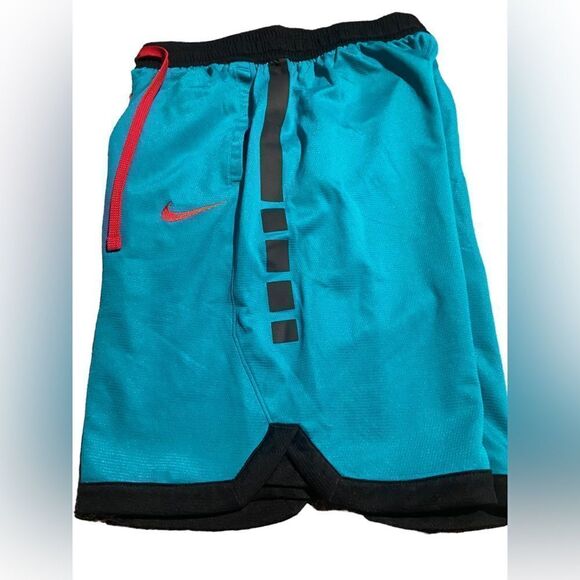 Nike basketball shorts excellent condition 9 inch in seam like new see pics - Picture 1 of 2